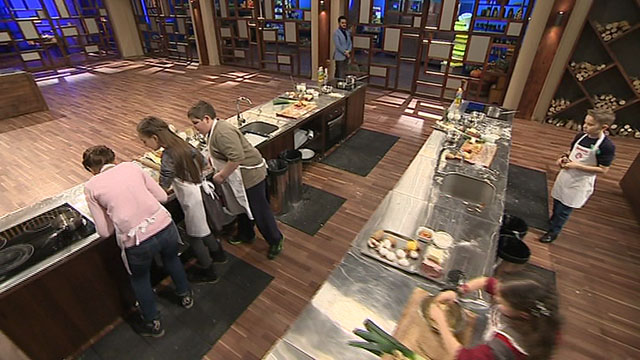 Дети сдали экзамен в Le Cordon Bleu vlcsnap-2016-04-26-12h07m31s106
