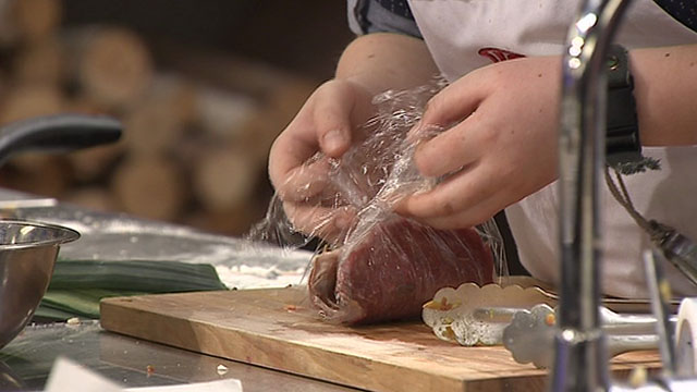 Дети сдали экзамен в Le Cordon Bleu vlcsnap-2016-04-26-12h10m34s150