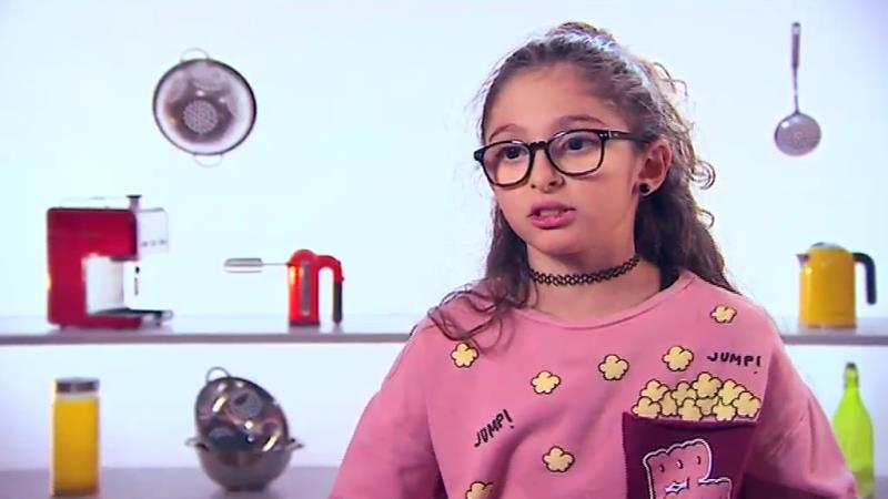 Девочка, владеющая джиу-джитсу, удивила судей кулинарным талантом vlcsnap-2017-01-26-13h08m00s206