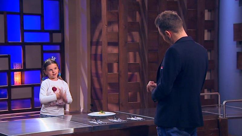 Юная кулинарка рассказала, как покорить сердце принцессы vlcsnap-2017-01-27-13h56m50s84