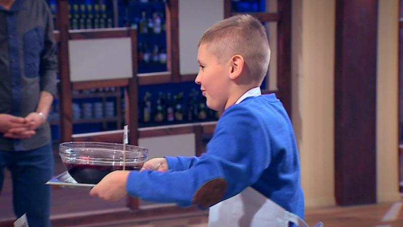 Дети приготовили страшные и вонючие субпродукты vlcsnap-2017-02-22-13h53m18s205