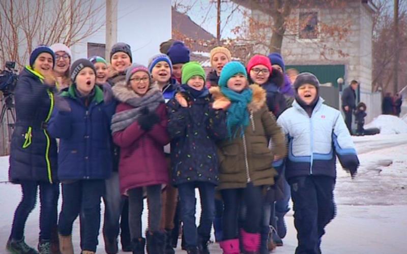 Юные кулинары устроили переполох в селе vlcsnap-2017-02-28-13h44m22s7