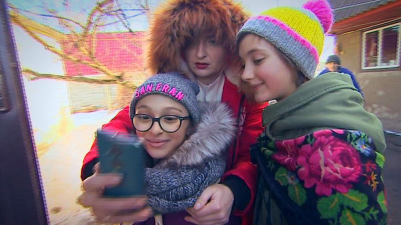 Юные кулинары устроили переполох в селе vlcsnap-2017-02-28-14h40m49s94