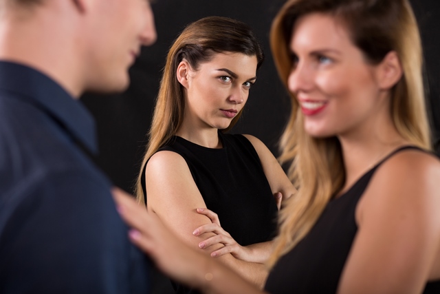 Опрос: ревность — любовь или эгоизм? iStock-494389150