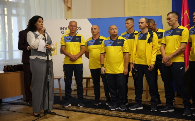 «Ігри Нескорених» на низькому старті: українська команда вирушила в Торонто “Invictus Games”: Українських військових провели на «Ігри Нескорених»
