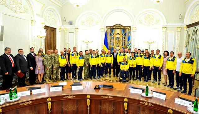 Петр Порошенко наградил украинскую сборную «Invictus Games» Петр Порошенко наградил украинскую сборную Invictus Games
