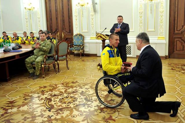 Петр Порошенко наградил украинскую сборную «Invictus Games» Петр Порошенко наградил украинскую сборную Invictus Games