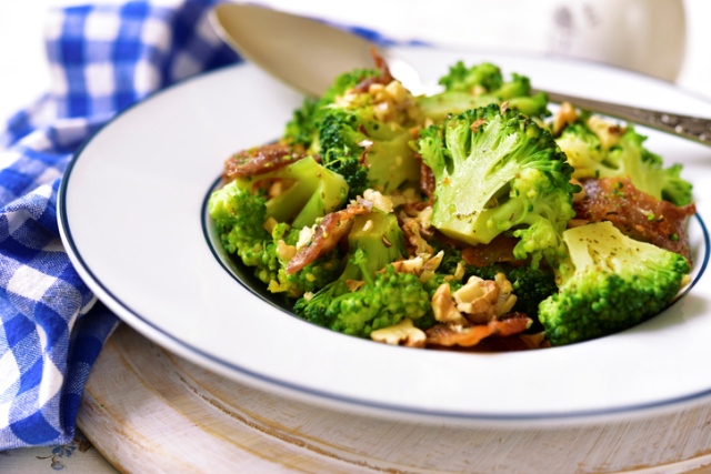 Салат из брокколи с курицей