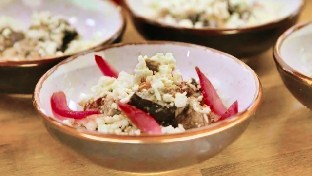 Теплый салат из баклажанов и перца рецепт