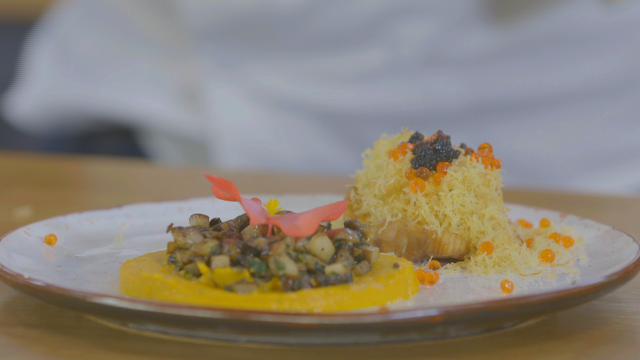 Копченый на коньяке угорь под соусом «айоли» от Юрия Ковриженко Копченый на коньяке угорь под соусом