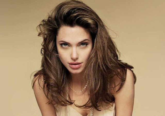 Голливудские красотки раскрыли оригинальные секреты красоты Angelina Jolie in Salt