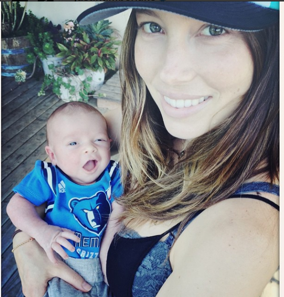 Джастин Тимберлейк впервые показал фото сына gchdghk