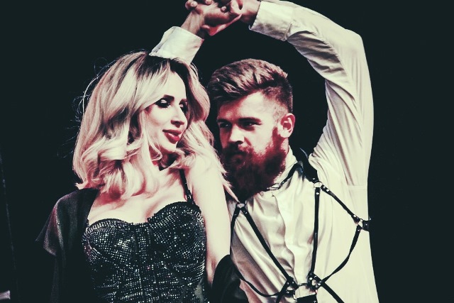 Поклонники LOBODA украли ее шелковый халат image11