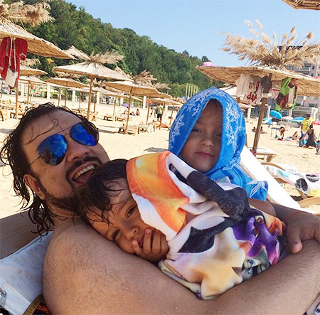 Филипп Киркоров проводит отпуск с детьми в Болгарии (ФОТО) kirkorov03092015-2