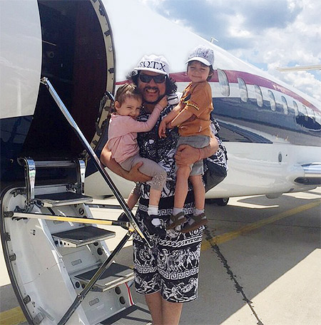 Филипп Киркоров проводит отпуск с детьми в Болгарии (ФОТО) kirkorov03092015-4