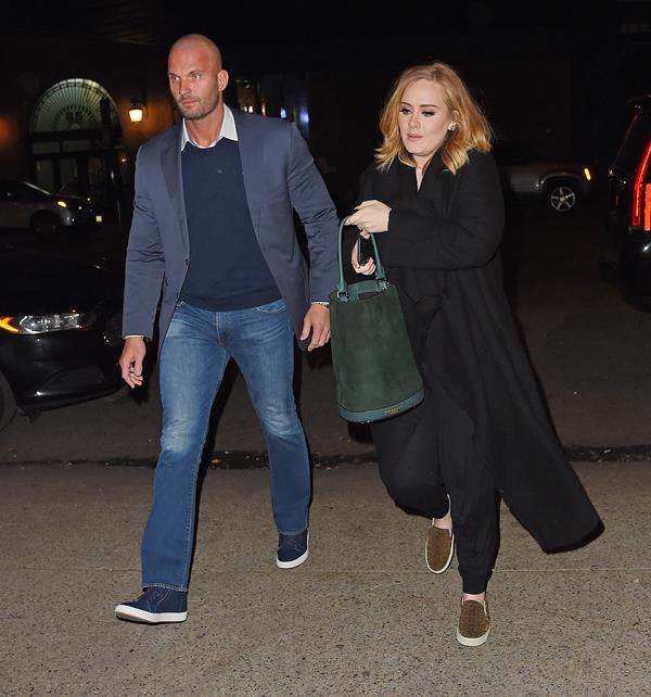 Сексуальный телохранитель Адель свел с ума ее поклонниц GettyImages-498786716