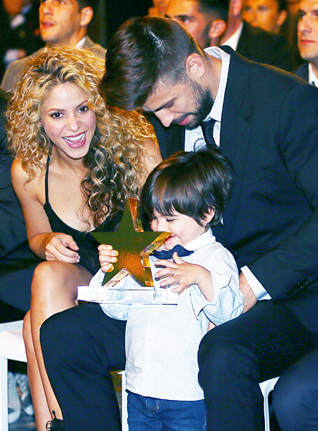 Сын Шакиры закатил истерику на светском мероприятии shakira12112015_3