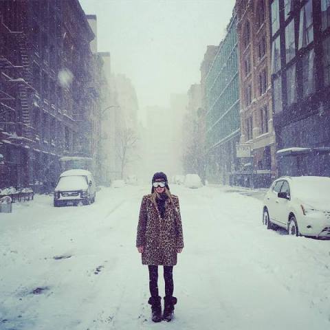 Знаменитости показали, как спасаются от снегопада (ФОТО) 690x690_1_0f5868627bea5e216af9a8f1d2377098@1080x1080_0xd42ee42d_6127160971453738558