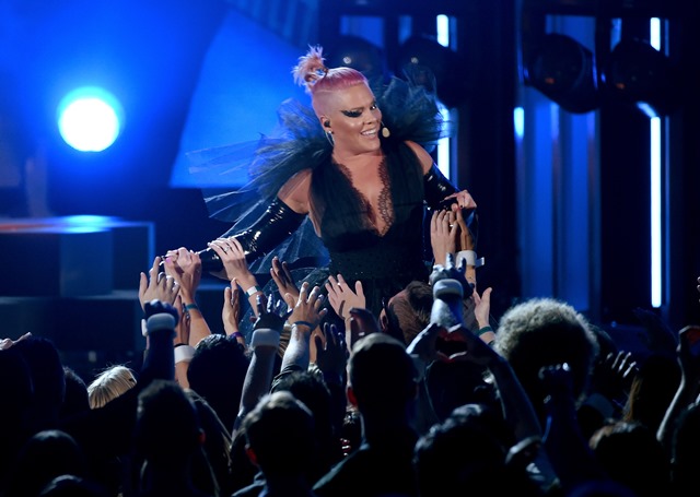 Бритни Спирс, Рианна и другие звезды зажгли на «Billboard Music Awards-2016» (ФОТО) 631009835KI00158_2016_Billb