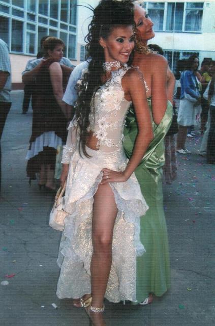 Регина Тодоренко, SunSay и другие звезды показали фото с выпускного вечера 09-001