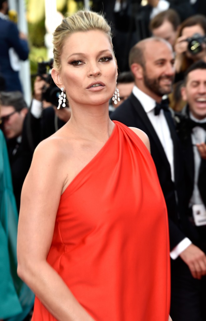 Ученые назвали Эмбер Херд самой красивой женщиной в мире (ФОТО) CANNES, FRANCE - MAY 16: Model Kate Moss attends the "Loving" premiere during the 69th annual Cannes Film Festival at the Palais des Festivals on May 16, 2016 in Cannes, France. (Photo by Pascal Le Segretain/Getty Images)