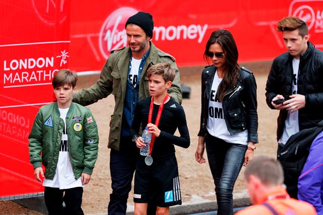 Виктория Бекхэм рассказала о первой встрече с Дэвидом (ФОТО) during the Virgin Money London Marathon on April 26, 2015 in London, England.