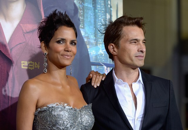 154137251KS00021_Premiere_O